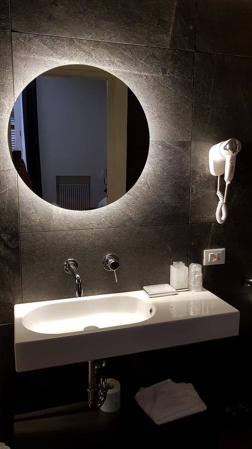 Bed Milano Linate Hotel Exterior foto