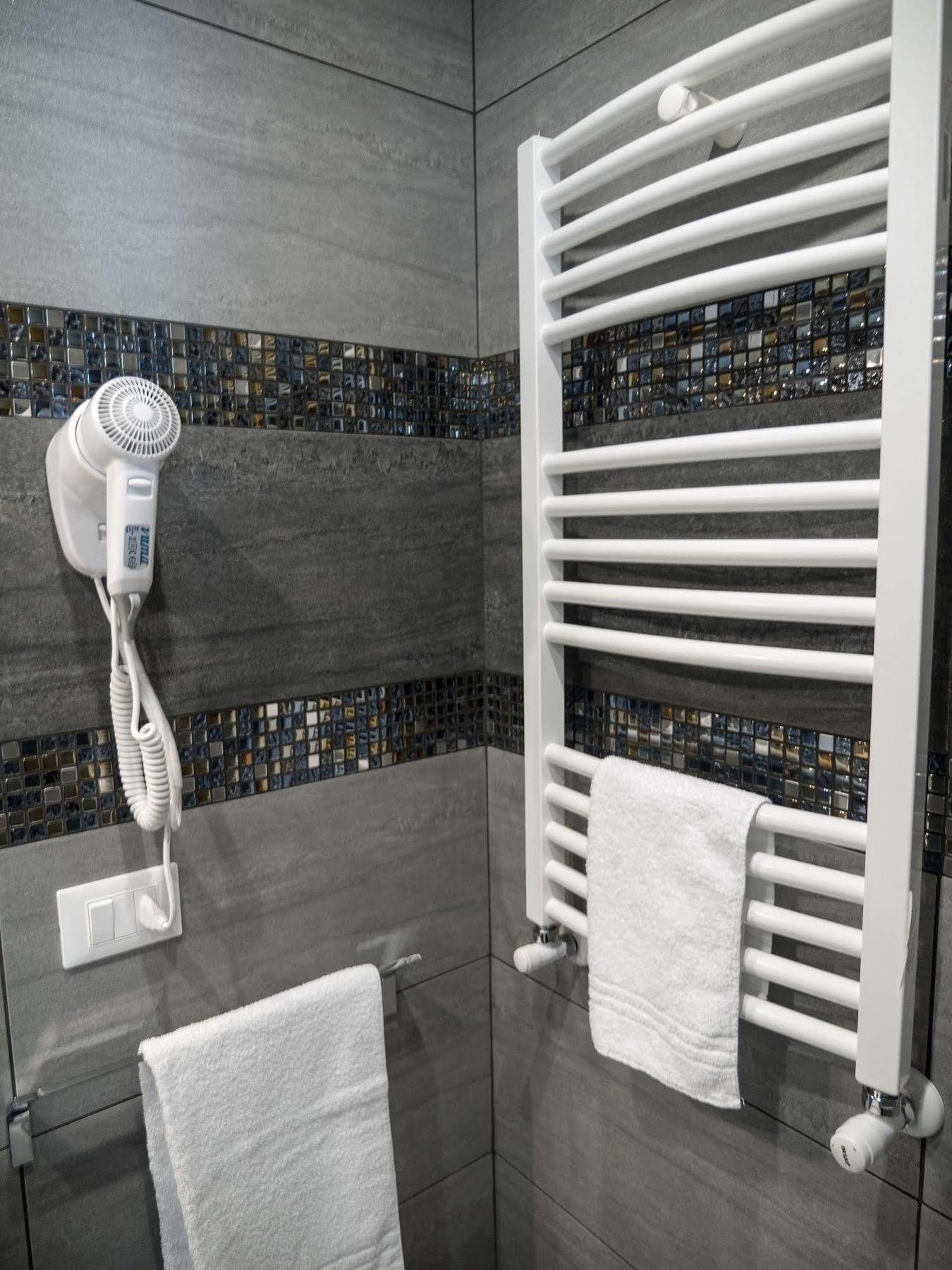 Bed Milano Linate Hotel Exterior foto