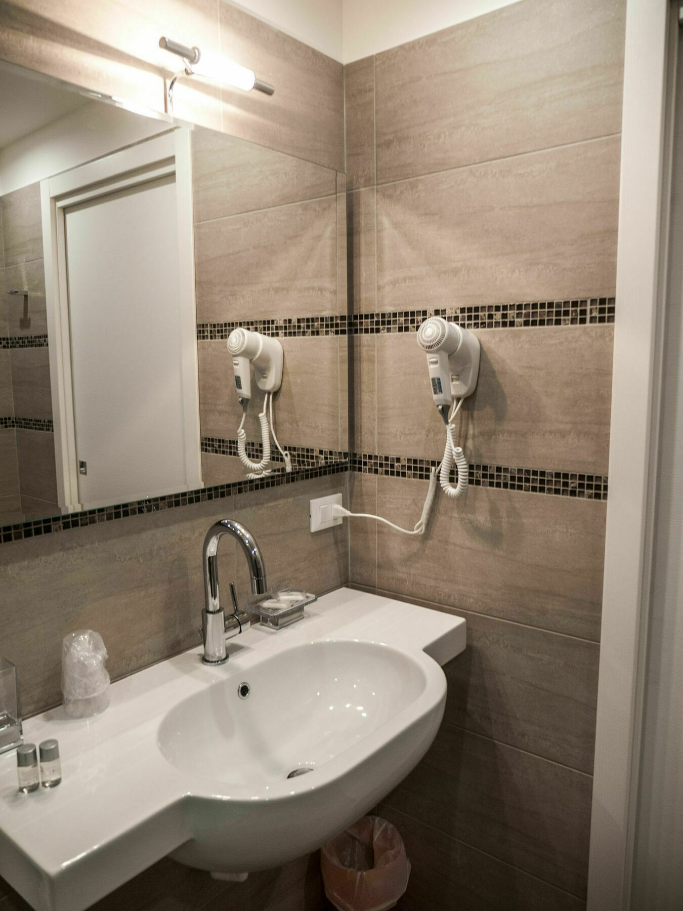 Bed Milano Linate Hotel Exterior foto